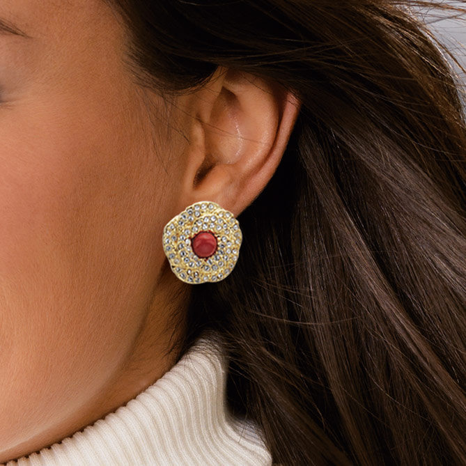 Conjunto “Sonhos de Coral”: Elos triplos, com 4 peças centrais adornadas com cristais de Swarovski autênticos